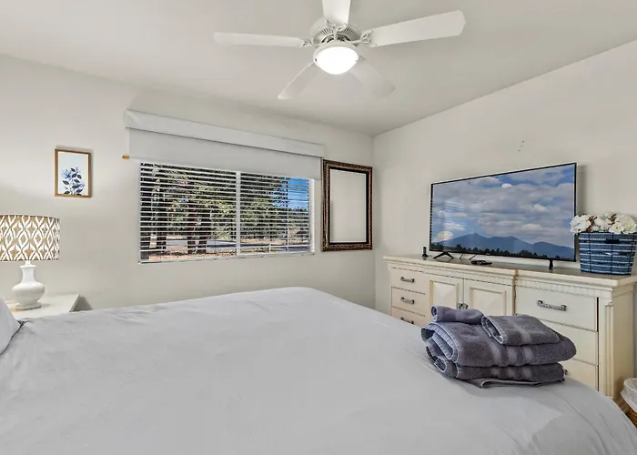 Charming 3bd Continental Country Club Retreat In *