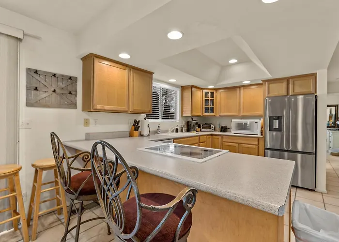 Charming 3bd Continental Country Club Retreat In